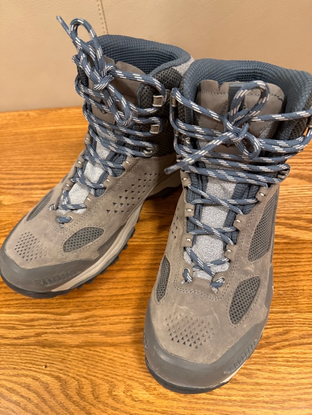 Women’s Vasque Breeze Waterproof Hiking Boots - 9